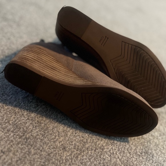 Toms wedge booties. Women sz 8.5 - Picture 3 of 3